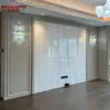 Painel de Parede Estilo Francês Feito Sob Medida para Casa Inteira de Fábrica com Rodapé Esculpido em Madeira Maciça Laqueada para Personalização da Parede de Fundo de Sofá e TV da Sala de Estar