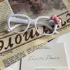 Gafas ovaladas vintage lindas y atractivas con montura de lazo y estampado de leopardo, lentes sin graduación, estilo subcultural, look natural, decorativas para fotos