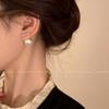 Aretes de Perlas de Lujo Ligero para Mujer Diseño Nicho Sensación Elegante Aretes de Alta Gama 2023 Nuevo Estilo Caliente Estilo Occidental Aretes Vintage