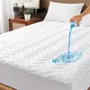 Juego de tres piezas de protector de colchón impermeable de poliéster TPU para comercio exterior transfronterizo, funda de colchón de cobertura total para colchones Simmons, venta al por mayor
