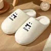 Pantuflas de Felpa de Algodón de Dibujos Animados para el Hogar Interior Antideslizantes Zapatos de Algodón de Suela Gruesa Lindos Zapatos de Confinamiento Zapatos de Algodón Venta al por Mayor