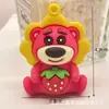 Accesorios para llaveros muñeco de oso fresa de dibujos animados colgante adornos para bolso máquina de mantequilla accesorios DIY pequeño regalo al por mayor
