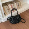 Bolso de mano de lunares de alta calidad estilo coreano con diseño plisado, un bolso de hombro elegante y versátil para el trabajo y los viajes, nueva colección otoño 2026