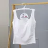 Regata da moda com cintura marcada plissada, decote quadrado, ombros largos, modelagem que afina o corpo, para mulheres com bojos embutidos, adequada para usar tanto por baixo quanto por cima, sem mangas