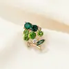Broche de Uva con Diamantes Color Dorado al por Mayor Estilo Pastoral Lujo Ligero Broche de Gama Alta Modelo Nuevo Broche de Fruta Fresca y Dulce