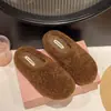 Pantufas Baotou Sapatos Peludos Femininos Novos Versáteis para Uso Externo Outono Pantufas de Algodão Preguiçosas Sola Grossa Rasteira Com Pelúcia Cor Damasco