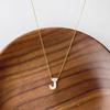 Collar de Cadena Fina de Acero de Titanio con Letra Inglesa de Concha Natural Estilo Francés, Impermeable, Versátil, Sencillo, Cadena para Clavícula para Mujer, Lujo Ligero de Nicho
