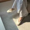 Versátiles para el día a día~ Zapatos bajos de punta redonda para mujer, novedad otoño e invierno 2026, diseño sin cordones, zapatos de ballet tipo abuela