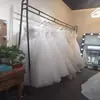 Suporte de Exibição de Vestido de Noiva Dourado de Chão Específico para Estúdio Cabide para Vestido de Noiva Prateleira de Exibição para Vestido de Estúdio Qipao Xiuhe