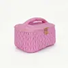 Bolsa de maquillaje cuadrada acolchada con nuevo diseño de vid tejida, ligera, gran capacidad, tacto de alta gama, bolso de mano portátil