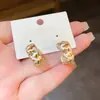 Pendientes Irregulares de Color Contrastante Cuadrados en Forma de C de Aguja Plateada Europeos y Americanos Retro Simples Elegantes de Nicho de Alta Gama para Mujeres