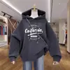 Moletom com Capuz de Outono para Mulheres 2026 Novo Estilo Forrado com Lã Azul Marinho Design Estampado Jaqueta Top Tendência