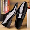 Comercio exterior nuevos zapatos de cuero para hombre moda coreana versátiles punta brillante casuales para las cuatro estaciones formales de negocios para hombre