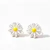 Pendientes de Margaritas Pequeñas y Perlas Transfronterizos, Temperamento Fresco y Dulce, Estilo de Nicho de Moda de Gama Alta, Nuevos Pendientes 2026
