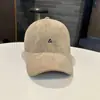 Gorra de Béisbol Cálida de Gamuza Bordada con Personajes Estilo Coreano Simple para Mujer, Sombrero Versátil de Ala Curva para Hombre para Viajes al Aire Libre de Principios de Otoño