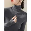 Camada base de malha cinza de gola alta para mulheres, perfeita para outono e inverno, pode ser usada sob casacos, oferecendo um caimento sofisticado, macio e justo com gola franzida.