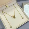 Colar Baojia Cintura Fina Versão Alta V Dourado Novo Modelo Pessoas Vermelhinhas Edição Beneficente Cerâmica Preto e Branco Grande Prata Espessa Banhada 18K Atacado