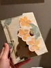 Kit de Materiales para Cuaderno Hecho a Mano Nepalí con Flores de Planta Lokata Roja Prensadas y Cuaderno Pintado a Mano