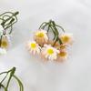 Cadena de Flores de Manzanilla Flor de Margarita Pequeña Artificial Caja de Regalo con Tocado de Flores para Hacer Guirnalda DIY Disparo de Escena