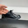 Sapatos sociais masculinos de couro brilhante com cadarço, versáteis, estilo britânico, sapatos de performance para o início do outono de 2026