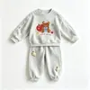 Conjunto casual de otoño para niñas 2026 nuevo estilo sudadera linda para bebé niña y pantalón de chándal conjunto de dos piezas dopamina para salidas