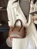 2026 Nuevo Bolso de Otoño para Mujer Retro Tejido de Hombro Único Cruzado Gran Capacidad para Viajar Bolso Almohada
