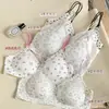 Roupa íntima doce, sem costura e confortável para meninas, anti-queda, alças finas, sutiã floral em camadas, fofo e divertido