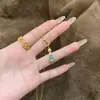 Collar de Jadaíta Natural de Calabaza Completamente Verde con Anillos Entrelazados, Sensación de Alta Gama, Estilo de Nicho, Cierre Versátil