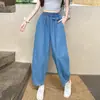 Foto Real de Tipo de Cuerpo Pera en Jeans Harem para Mujer, Estilo Universitario de Verano Pantalones de Algodón de Cintura Alta Plátano Abuela Hoz de Nueve Puntos