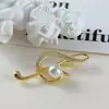 Broche de perla nota otoño e invierno de alta gama para mujer, exquisito, diseño de nicho, temperamento, accesorios de pin para traje de ropa de alta gama