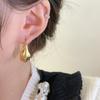 Pendientes con hebilla de metal para mujer, ligeros, explosivos, de lujo, combinables con todo, elegantes, de uso diario, con un toque avanzado, irregulares y distintivos.