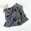 Pedidos Japoneses y Coreanos 58 Bufandas de Seda Bufandas Cuadradas Pequeñas Pañuelos para la Cabeza de Mujer Versátiles Estampado Paisley Bufandas de Algodón y Lino Venta al por Mayor Verano Estilo Delgado