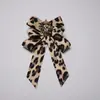 Broche de Lazo con Estampado de Leopardo Vintage con un Toque de Lujo, Pin de Pajarita de Pedrería, Pin de Solapa Versátil para Trajes y Camisas de Oficina, Accesorio para el Cabello
