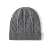 Gorro de Punto de Cachemira 2026 Otoño/Invierno Nuevo Estilo para Mujer de Alta Gama Color Sólido Tejido de Punto Trenzado Engrosado Cálido Moderno Casual con Borde Enrollado