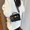 Bolso de mano versátil para el día a día 2026, bolso cuadrado pequeño elegante y único para mujer, bolso de hombro retro