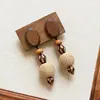 Pendientes de borla con carcasa de madera marrón transfronterizos europeos y americanos, pendientes de estilo vintage Maillard, pendientes de mujer de lujo ligero de alta gama