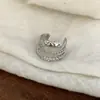 Design Moderno e Minimalista, Ear Cuff Bicolor Vazado de Três Camadas com Zircônia, Moda Versátil de Personalidade de Nicho, Joia de Orelha Simples