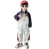 Conjunto de Sudadera con Media Cremallera y Bloques de Color Bordada para Niños, Primavera y Otoño 2026 Nuevo Conjunto Casual de Dos Piezas para Niños Pequeños