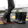 Botas de lluvia de moda para hombre, calzado exterior de caña alta antideslizante con cordón para cocina, lavado de autos, motociclista, zapatos de agua de caña alta con suela gruesa