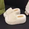Pantuflas de mujer de suela gruesa, punta redonda, con tiras cruzadas, peludas, cálidas, a la moda y de algodón grueso para uso en interiores, al por mayor