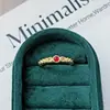 Anillo Abierto de Lujo de Gama Alta Accesible Apilable Medieval Vintage Full Zirconia Cúbica Microincrustada Anillo Personalizado de Nicho para Mujer