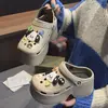 2026 Nuevos Zapatos con Agujeros para Mujer Verano Tacón Alto Exteriores Suela Gruesa Antideslizantes Sensación de Pisar Caca Sandalias de Punta Cerrada para Playa Mujeres