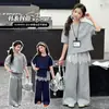 Ropa Infantil 2026 Nuevo Estilo de Verano para Niñas, Conjunto de Dos Piezas Súper Elegante Estilo Coreano, Pantalones de Pierna Ancha de Manga Corta de Verano para Niñas