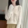 Venta al por mayor del fabricante% suéter de lana con patrón de ganchillo calado tejido, nuevo y elegante suéter top holgado de cuello redondo para mujer
