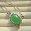 Pingente de Jade Jadeíta Natural, Verde Brilhante Tipo Gelo Alto, Calcedônia Verde Completa, Pingente Liso, Pingente de Colar Inlaid Banhado a Prata
