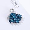 Broche de cisne de cristal de lujo coreano para hombres y mujeres, pin para traje de temperamento versátil, pin de solapa, elegante y exquisito accesorio para vestido