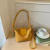 Bolso de hombro vintage de alta calidad para mujer, nueva moda de verano 2026, adecuado para el trabajo y los desplazamientos, bolso de mano pequeño cruzado