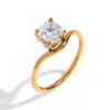 Anel de onda ins europeu e americano moda luxo leve Anel de zircônia dourada Aço inoxidável banhado a 18k Anel simples para todas as ocasiões