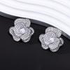 Aretes de aleación de lujo ligero, industria pesada, flor de diamante, para mujer, venta al por mayor, moda, retro, perla, flor, para mujer, sensación de alta gama