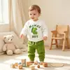 Novo conjunto casual de dinossauro fofo para meninos de comércio exterior, moletom de gola redonda e manga longa, calça jogger de cor sólida, conjunto para primavera e outono